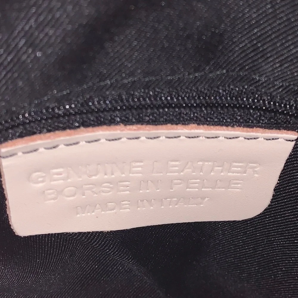 Vera Pelle ITALIAN LEATHER Chic Cream and Tan Crossbody Bag with V-Shaped Zipper - Picture 6 of 10